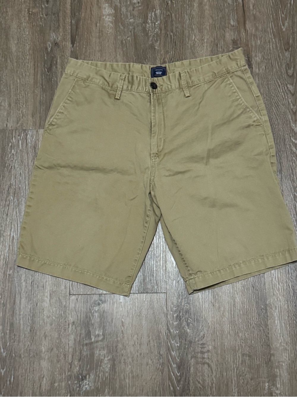 GAP Men's Tan Flat-Front Chino Shorts